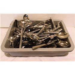 BUS TRAY WITH ASSORTED STAINLESS