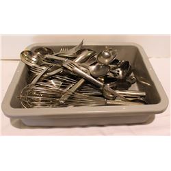 BUS TRAY WITH ASSORTED STAINLESS