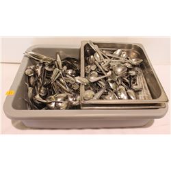 BUS TRAY WITH ASSORTED STAINLESS