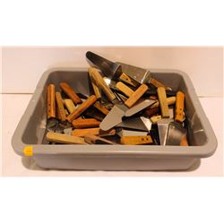 BUS TRAY WITH ASSORTED SERVING SPATULAS