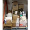 Image 1 : PALLET OF ASSORTED INDUSTRIAL CLEANING SUPPLIES