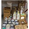Image 1 : PALLET OF ASSORTED INDUSTRIAL CLEANING SUPPLIES