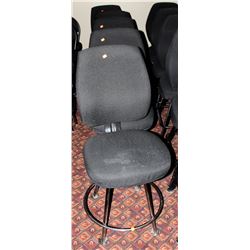GROUP OF 5 SWIVELING PADDED CHAIRS W/ CHROME BASE