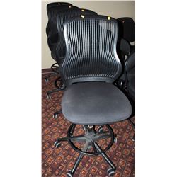 4 SWIVELING MESH BACK OFFICE CHAIRS