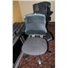 Image 1 : LOT OF 3 DELUXE ADJUSTABLE OFFICE CHAIRS
