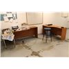 Image 1 : MISC. LOT OF 2 DESKS, DESK ON WHEELS,