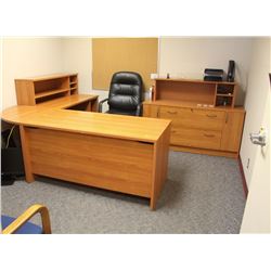"L" SHAPED OFFICE DESK W/ DESK TOP HUTCH & CHAIR