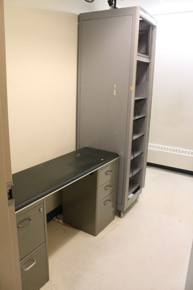 METAL SERVER RACK ON WHEELS, DOUBLE PEDESTAL DESK