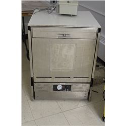 STAINLESS STEEL UNDERCOUNTER DISHWASHER