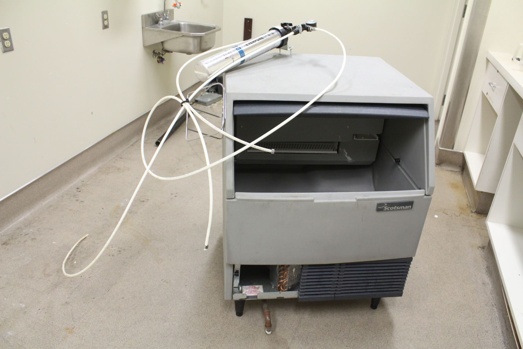 SCOTSMAN ICE MAKER W/ WATER FILTER Kastner Auctions