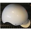 Image 1 : ONE WHITE HELMET