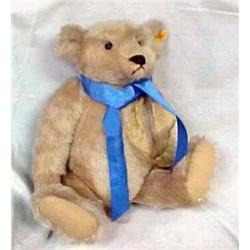 Steiff Margaret Strong Cream Bear  20 in.