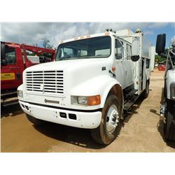 2000 INTERNATIONAL 4700 SERVICE TRUCK, VIN/SN:1HTSCAAR3YH226181 - CREW CAB, IHC DIESEL ENGINE, A/T, 