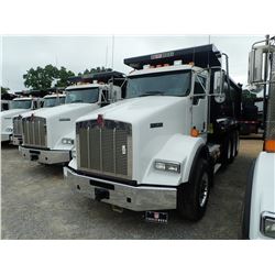 2019 KENWORTH T800 DUMP, VIN/SN:1NKDL40X5KJ217181 - TRI AXLE, 500 HP CUMMINS X15 ENGINE, ALLISON 450