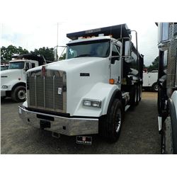 2019 KENWORTH T800 DUMP, VIN/SN:1NKDL40X3KJ217180 - TRI AXLE, 500 HP CUMMINS X15 ENGINE, ALLISON 450