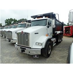 2019 KENWORTH T800 DUMP, VIN/SN:1NKDL40X9KJ223792 - TRI AXLE, 500 HP CUMMINS X15 ENGINE, 8LL TRANS, 
