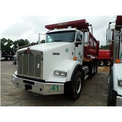 2019 KENWORTH T800 DUMP, VIN/SN:1NKDL40X9KJ255416 - TRI AXLE, 500 HP CUMMINS X15 ENGINE, ALLISON 450