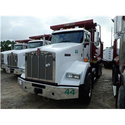 2019 KENWORTH T800 DUMP, VIN/SN:1NKDL40X0KJ255417 - TRI AXLE, 500 HP CUMMINS X15 ENGINE, ALLISON 450