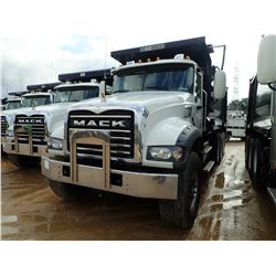 2019 MACK GU713 DUMP, VIN/SN:1M2AX07C8KM041435 - TRI AXLE, 455 HP MACK MP8 ENGINE, MACK M-DRIVE AUTO