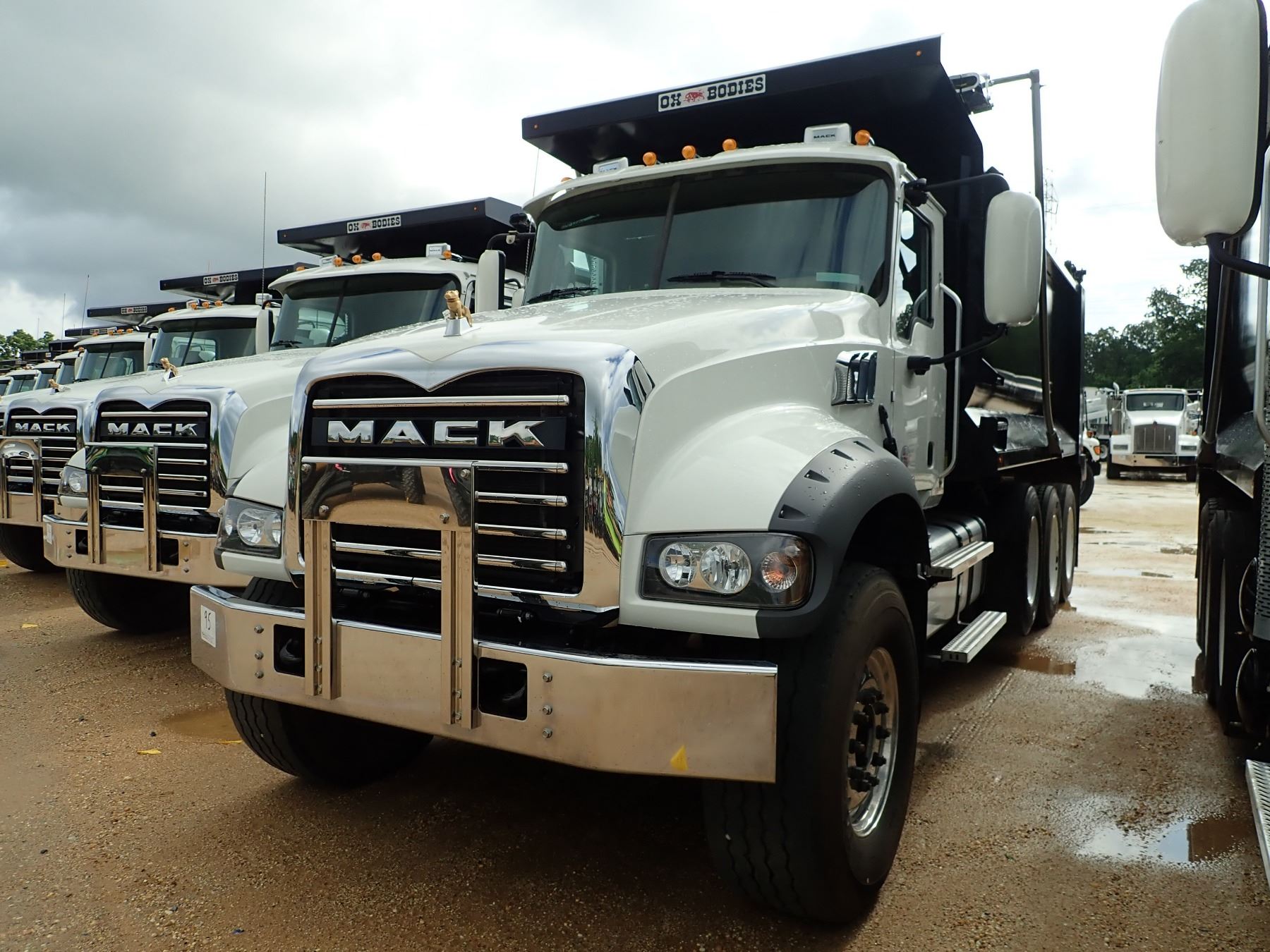 2019 MACK GU713 DUMP, VIN/SN:1M2AX07C1KM041437 - TRI AXLE, 455 HP MACK ...