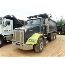 2004 KENWORTH T800 DUMP, VIN/SN:1NKDXBTX24J067571 - TRI-AXLE, 475HP C15 CAT DIESEL ENGINE, 8LL TRANS