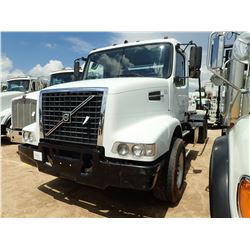 2006 VOLVO ROLLOFF TRUCK, VIN/SN:4V5KC9GF96N415151 - T/A, 365HP VOLVO ENGINE, ALLISON A/T, 46K REARS
