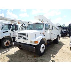 2001 INTERNATIONAL 4900 BUCKET TRUCK, VIN/SN:1HTSDAAN71H370347 - S/A, IHC DIESEL ENGINE, 6 SPEED TRA
