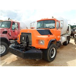 2001 MACK DM690S CONCRETE TRUCK, VIN/SN:1M2B209C31M028123 - T/A, 300HP MACK EM7 ENGINE, 8 SPD TRANS,