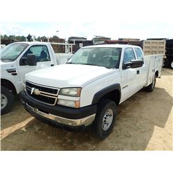 2007 CHEVROLET 2500HD SERVICE TRUCK, VIN/SN:1GBHC29U77E170594 - EXT CAB, V8 GAS ENGINE, A/T, KNAPHEI