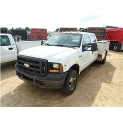 2006 FORD F350 SERVICE TRUCK, VIN/SN:1FTWW33Y06ED86006 - 4X4, CREW CAB, TRITON V10 GAS ENGINE, A/T, 