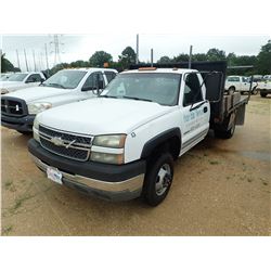 2005 CHEVROLET 3500 FLATBED TRUCK, VIN/SN:1GBJC34U85E224884 - V8 GAS ENGINE, A/T, 12' STEEL BODY, ME