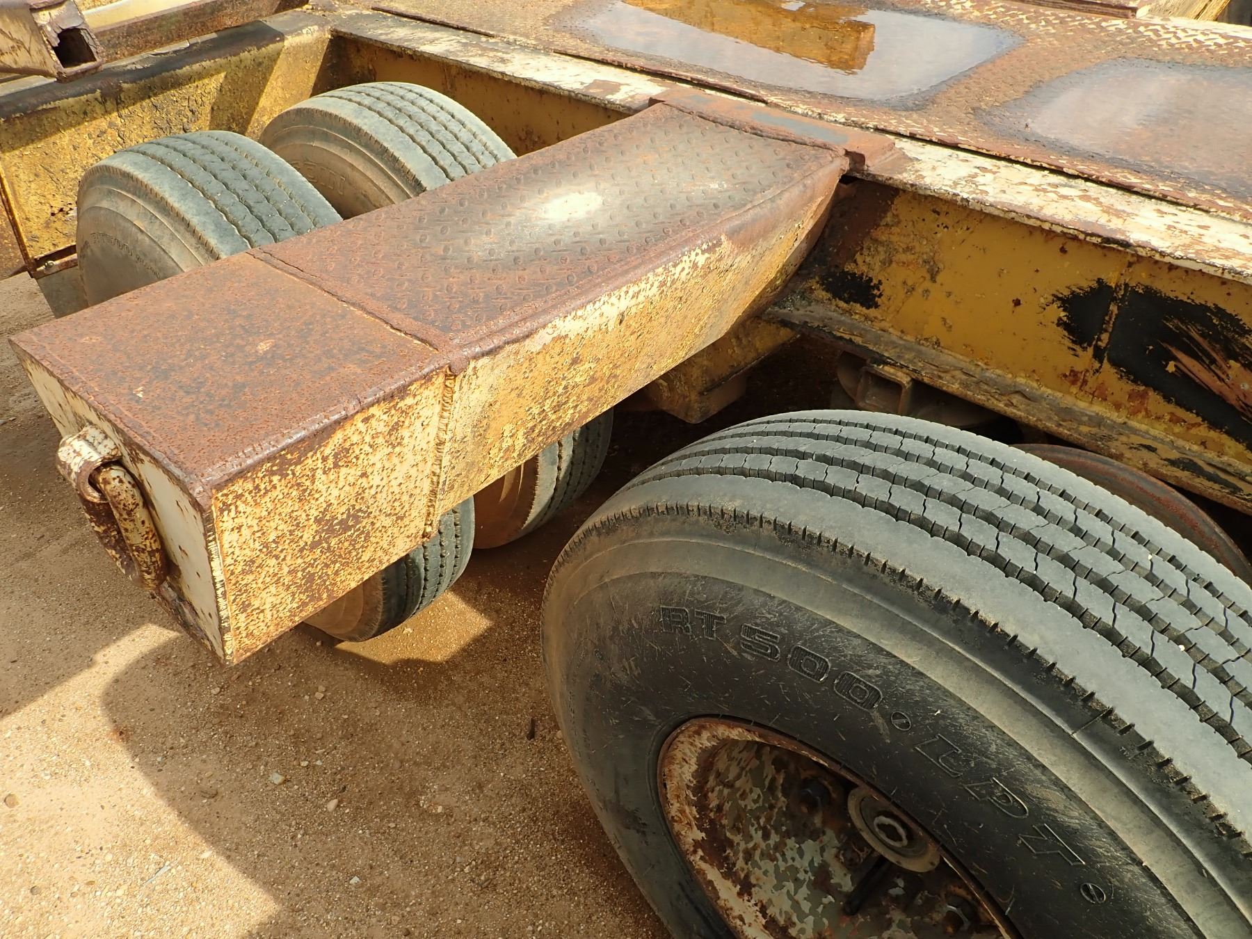 LOWBOY, T/A, 40' LENGTH, DOVETAIL, RAMPS, 10.00R20 TIRES J.M. Wood