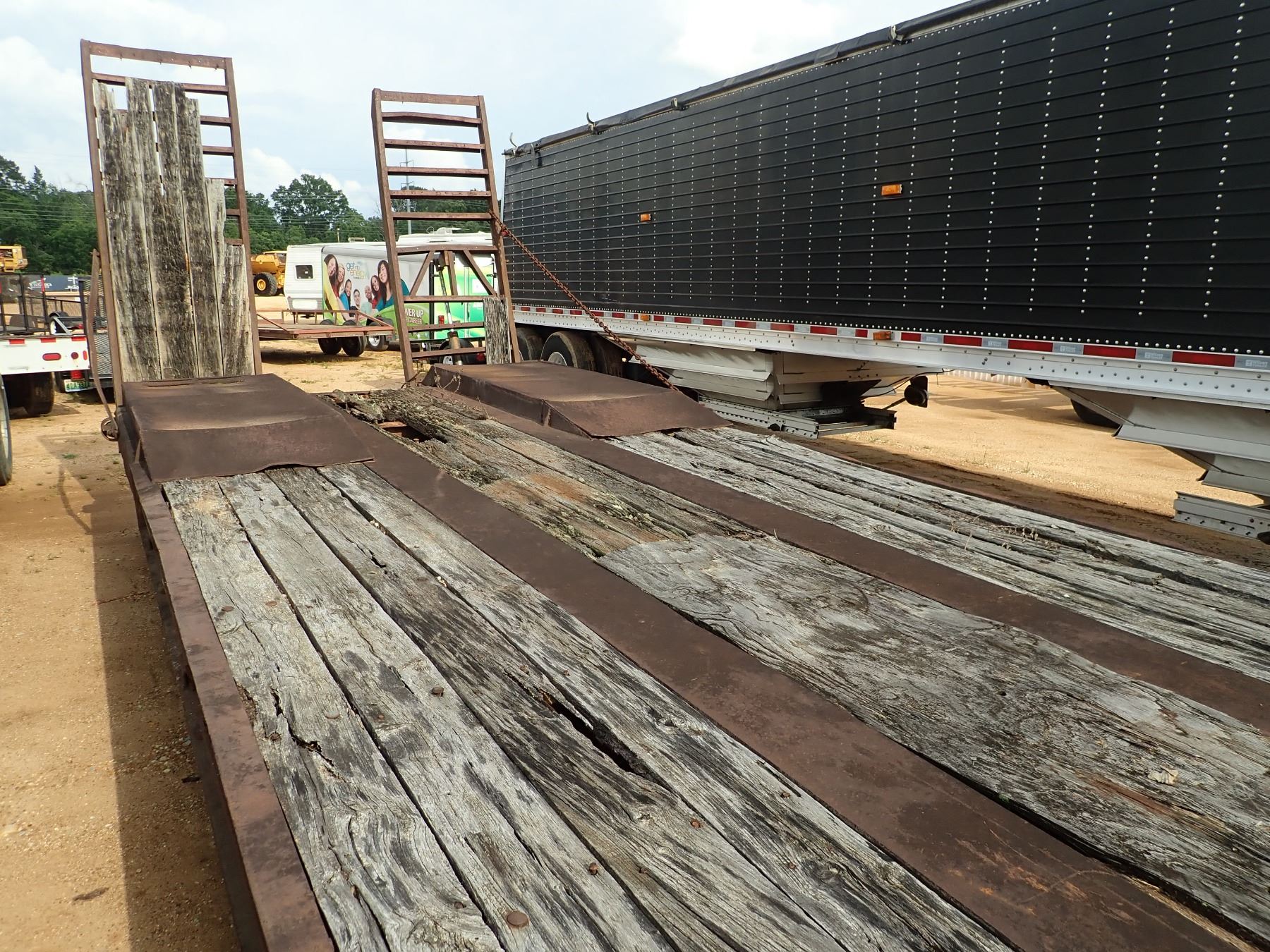 LOWBOY, - T/A, 23' LENGTH, 115