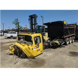 2001 WESTERN STAR DUMP, VIN/SN:2WLPCD3J31K970729 - TRI-AXLE DUMP TRUCK - (TOTALED)(DISMANTLED) (SELL
