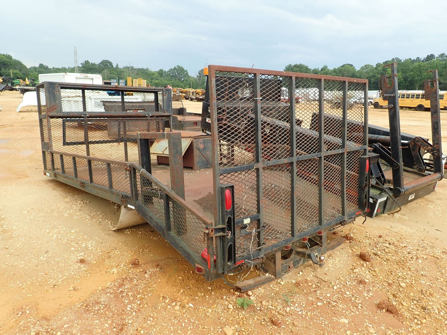 LANDSCAPING TRUCK BED, 16', 4' DOVETAIL RAMP, FOLD DOWN SIDE (A-1)