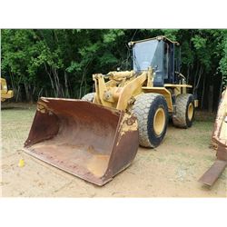 2005 CAT 938G SERIES II WHEEL LOADER, VIN/SN:CRD01456 - BUCKET, CAB, A/C, 20.5R25 TIRES, METER READI