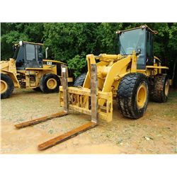 2005 CAT 938G II WHEEL LOADER, VIN/SN:CRD01610 - WICKER FORKS, CAB, A/C, 20.5R25 TIRES, METER READIN