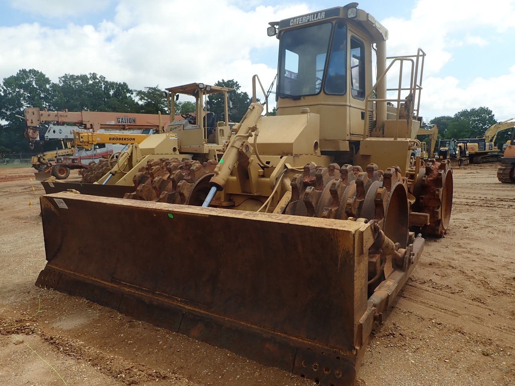 CAT 815B COMPACTOR, VIN/SN:15Z01397 - BLADE, CAB, A/C - J.M. Wood ...