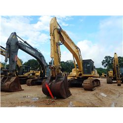 2013 KOMATSU PC490LC-10 HYDRAULIC EXCAVATOR, VIN/SN:A40228 - 11' STICK, BUCKET, AUX HYD, AUTO LUBE, 