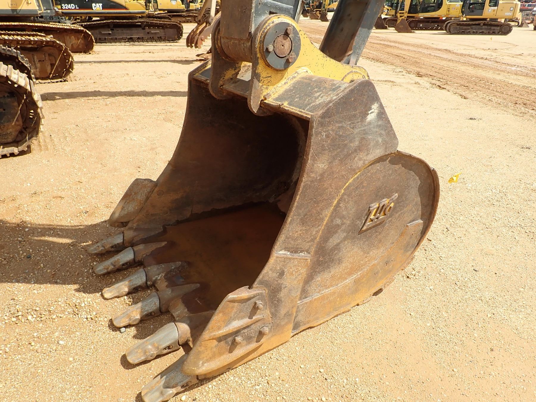 2014 JOHN DEERE 210G LC HYDRAULIC EXCAVATOR, VIN/SN:522225 - 9'-7 ...