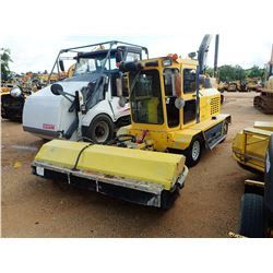 2014 SUPERIOR SM80CT BROOM, VIN/SN:914208 - CAB, A/C, METER READING 912 HOURS