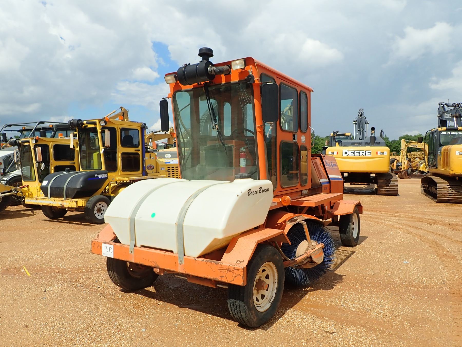 2009 BROCE RJ350 BROOM, VIN/SN:406367 - 8' BROOM, WATER TANK, CAB, A/C ...