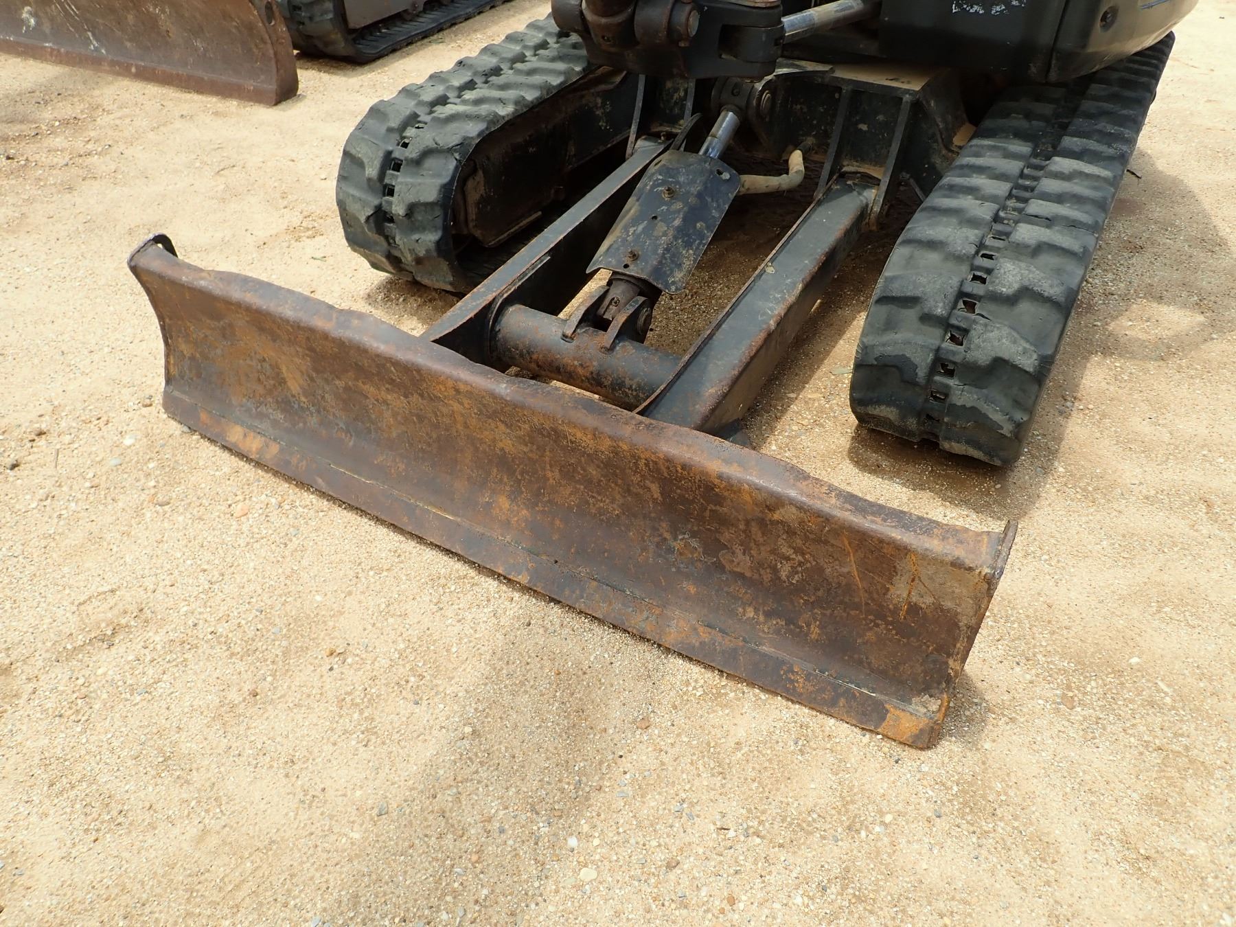 2011 BOBCAT E32 MINI EXCAVATOR, VIN/SNA94H13417 5'6" STICK, 18