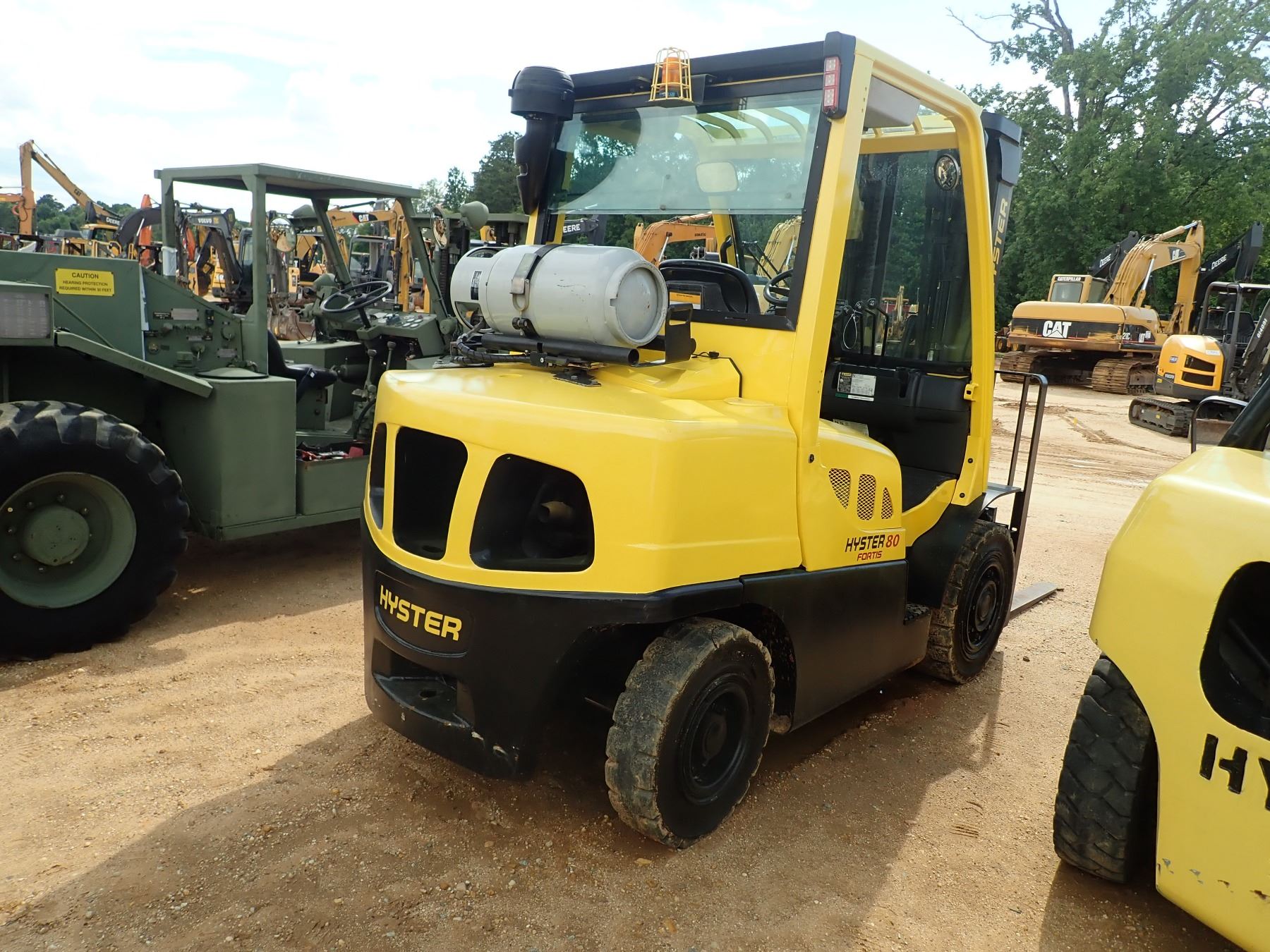 HYSTER 80 FORKLIFT, VIN/SNP005V04997J 7,900 CAPACITY, TRIPLE STAGE