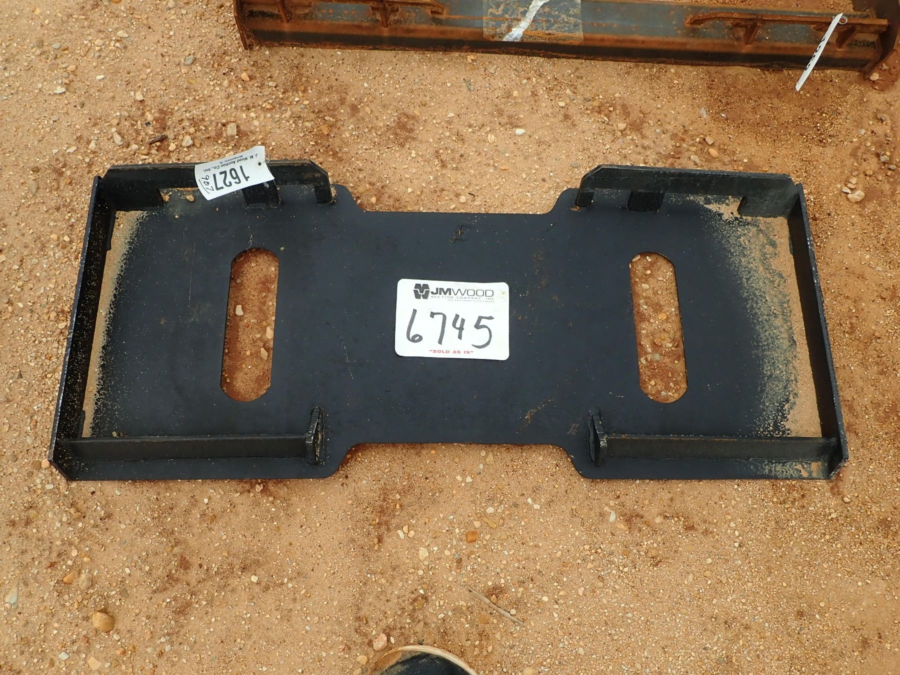SOLID BACK QUICK ATTACH PLATE, FITS SKID STEER LOADER (B5) J.M. Wood Auction Company, Inc.