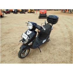 2012 GENUINE BUDDY 50 SCOOTER, VIN/SN:RFVPAP5A9C1010133 - GAS ENGINE, HELMENT BOX, ODOMETER READING 