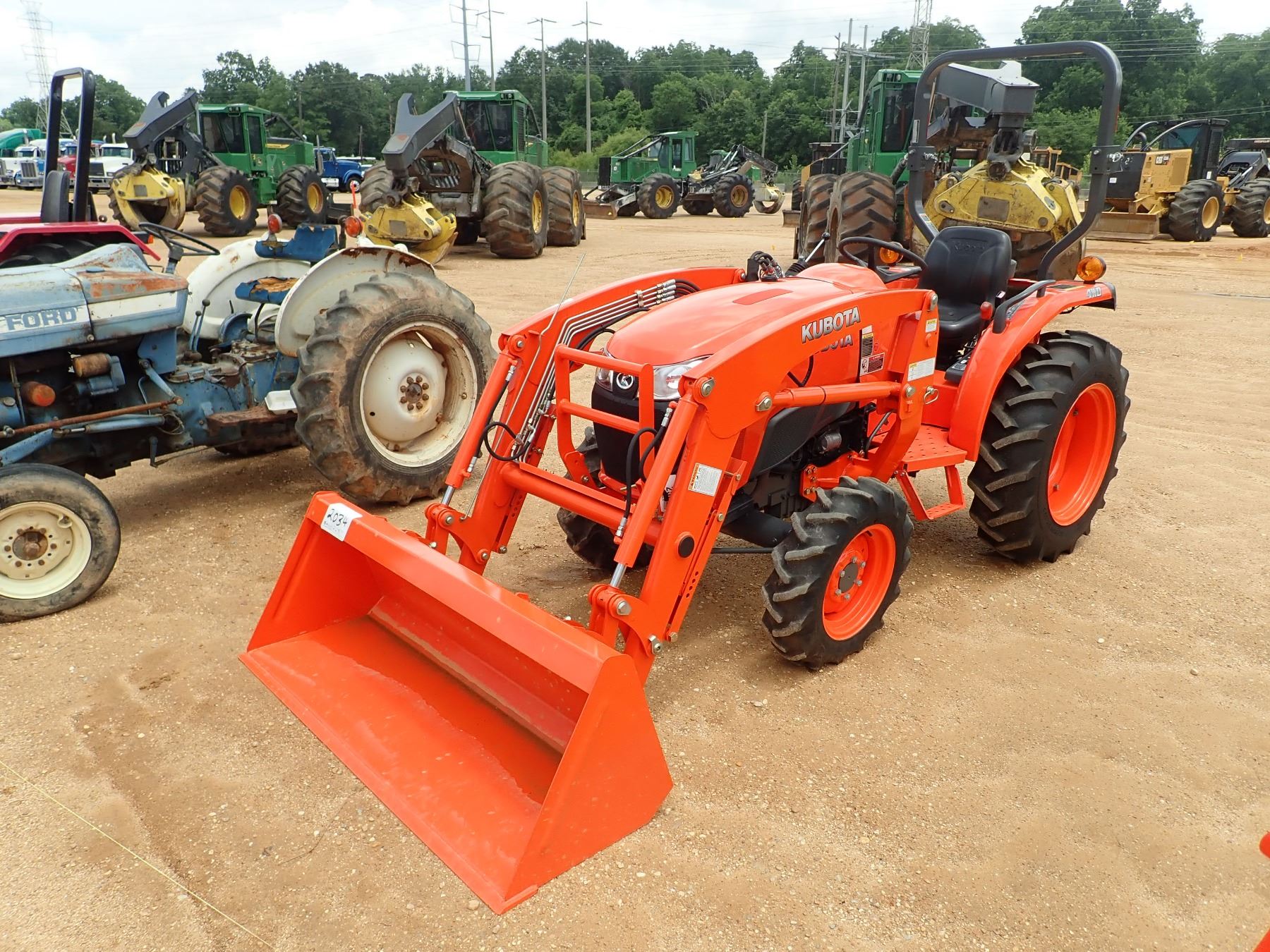 KUBOTA L3901 FARM TRACTOR, VIN/SN62071 MFWD, KUBOTA 2545CQB FRONT