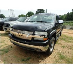 2002 CHEVROLET 2500HD PICKUP, VIN/SN:1GCHK23162F122715 - CREW CAB, 4X4, DURAMAX DIESEL ENGINE, A/T, 
