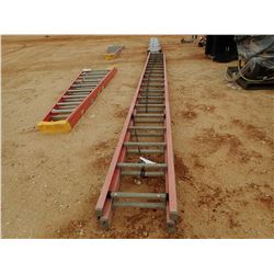 LOUISVILLE 40' FIBERGLASS EXTENSION LADDER - (B-9)
