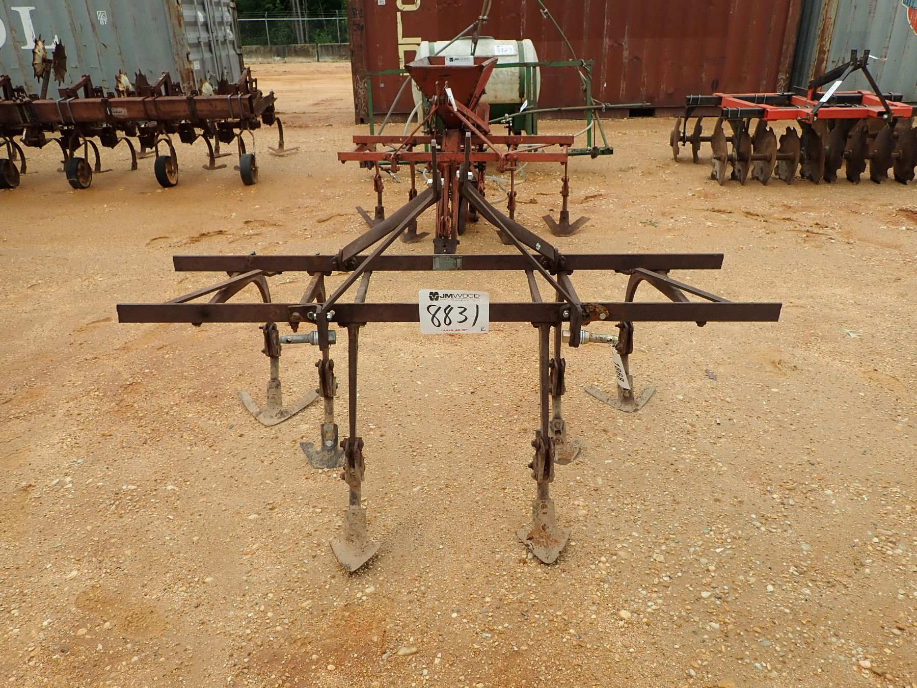 DEARBON 6 SHANK CULTIVATOR